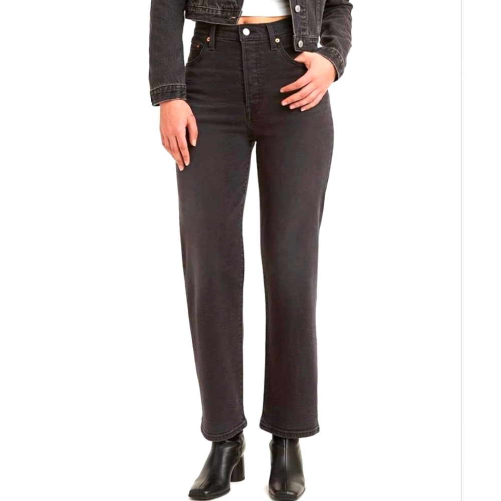 Levi's Women's rib cage straight leg High Rise Jeans - Black